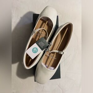 Wild fable 9.5W flats NWT